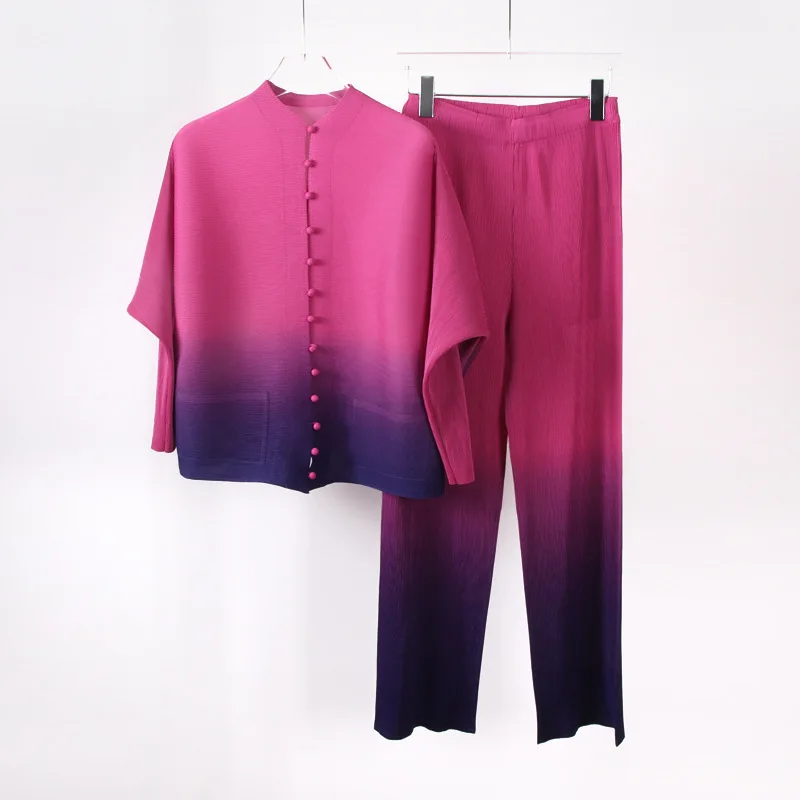 2023 Miyake İssey Miyake Ruffled İlkbahar / Yaz Degrade Hırka Üst + rahat pantolon İki Parçalı kadın Gevşek Moda T-shirt Düğmesi ceket
